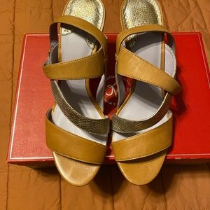 Beautiful Johnston & Murphy gold/mustard multicolored heels